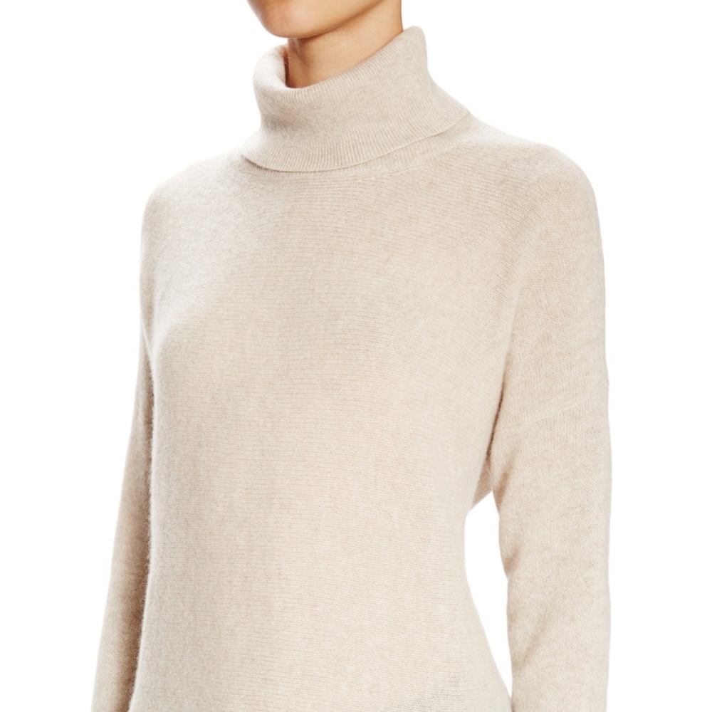 Turtleneck with Swing Hem - Elorie (Used)